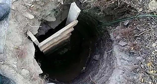 51岁老母亲挖10米隧道帮儿子越狱，挖掉3吨土后自己也进去了-.-!